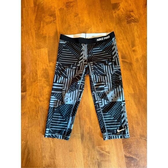 Nike pro Capri pants woman’s - Picture 1 of 5